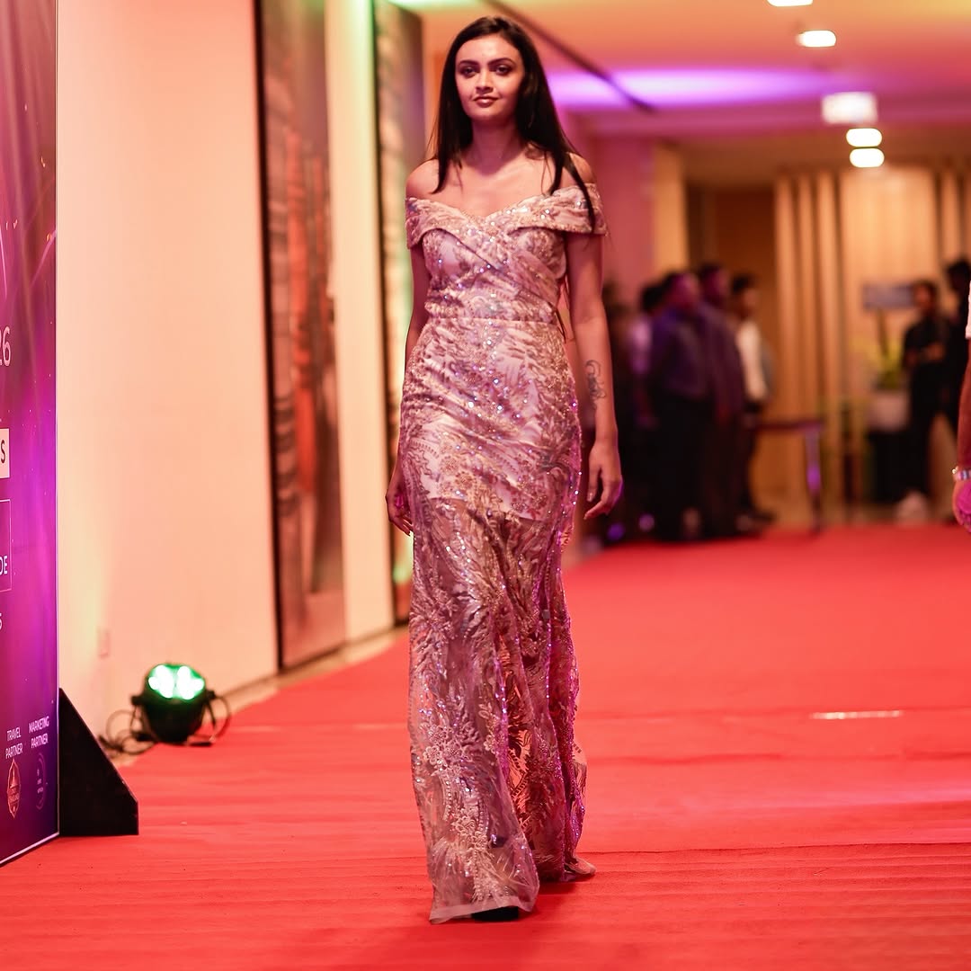 CHAMPAGNE APPLIQUÉ GOLD GOWN